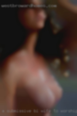 A submissive bi-wife to worship nude me.